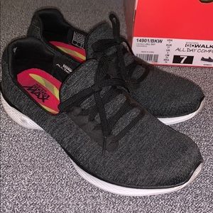 Skechers Go walk all Day comfort size 7